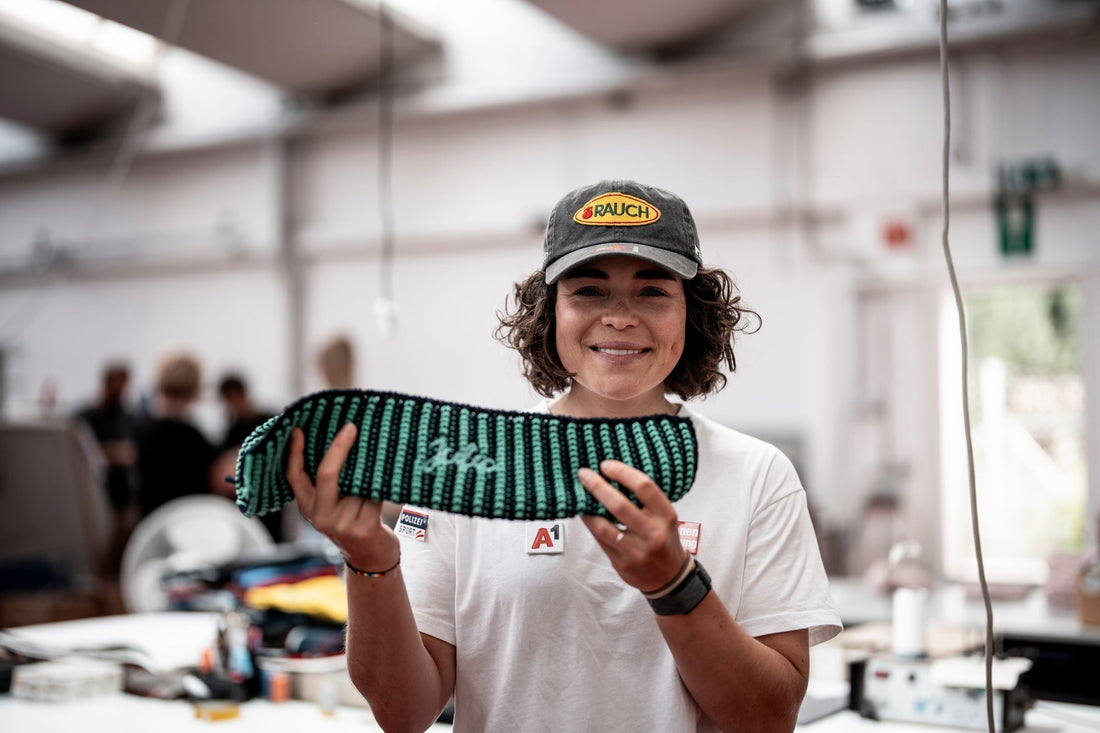 Rauch Fruchtsäfte neuer Kopfsponsor von Julia Scheib und Signature Line mit Eisbär