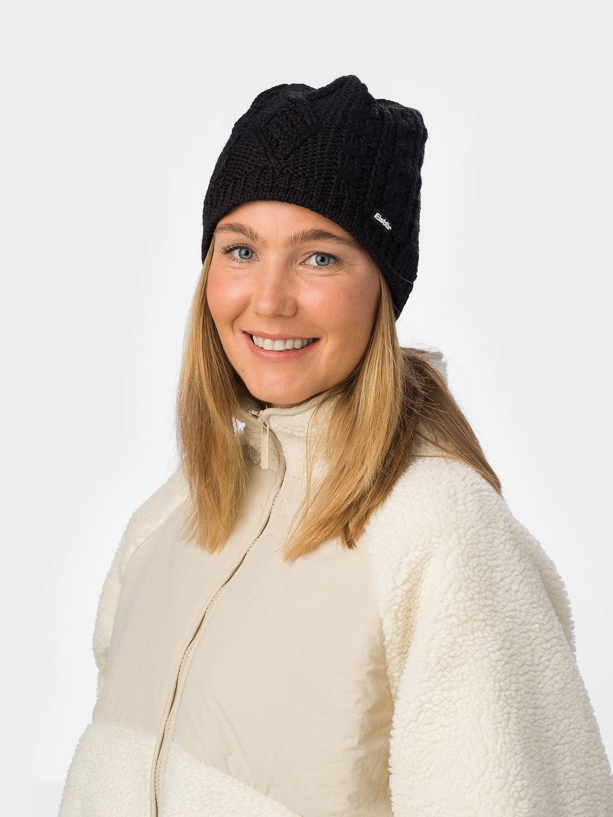 Nelia Mütze