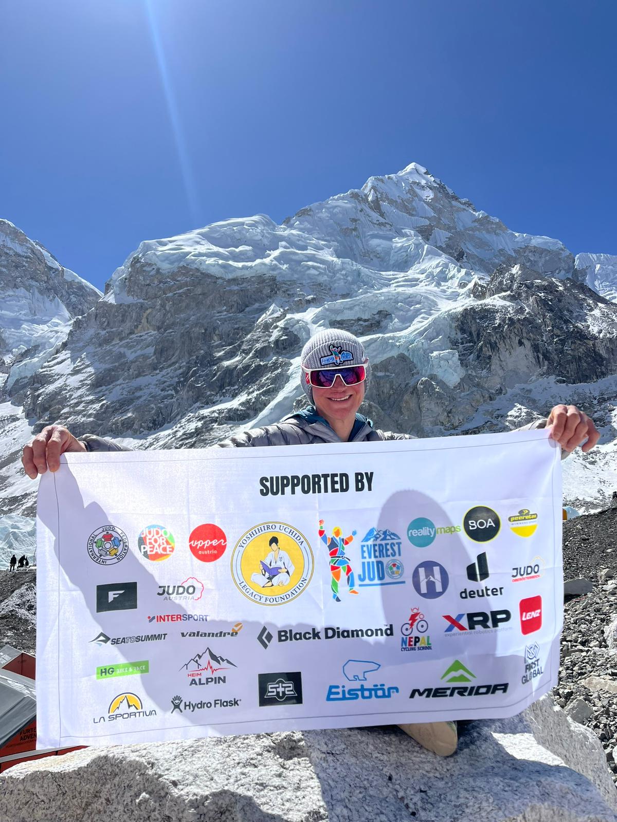 Außerge- wöhnliche Expedition vom Meer bis zum Everest